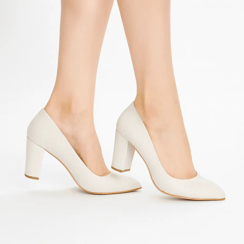 Beyaz Çupra Kısa Topuklu Ayakkabı MA-024