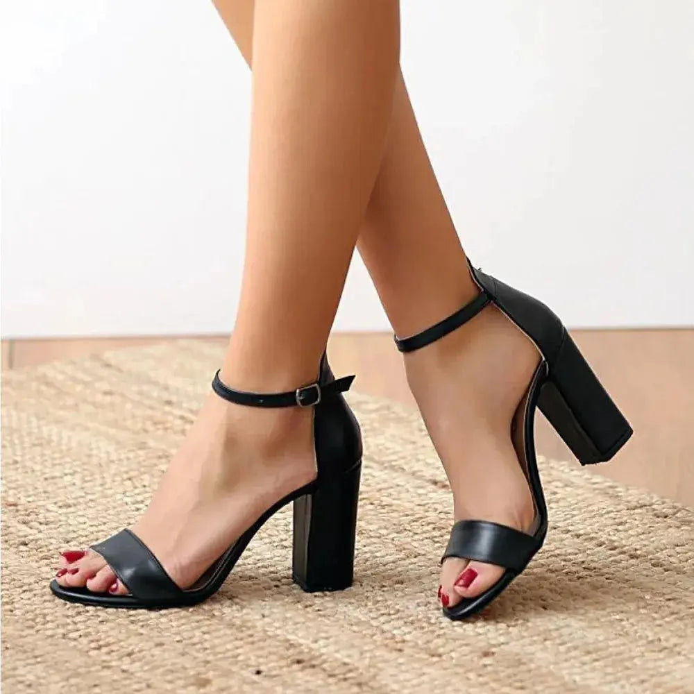 Siyah Tek Bant Kalın Topuklu Ayakkabı MA-030