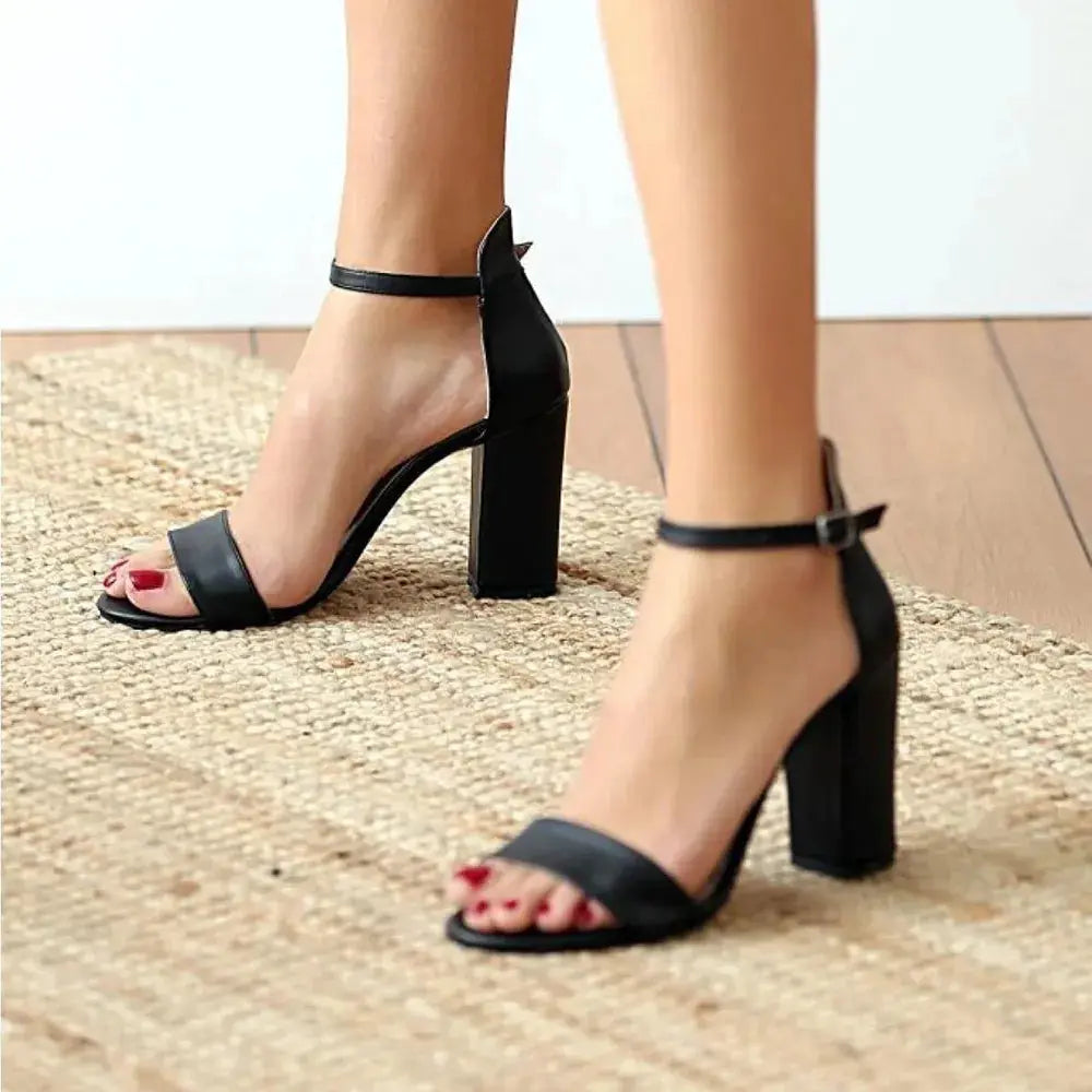 Siyah Tek Bant Kalın Topuklu Ayakkabı MA-030