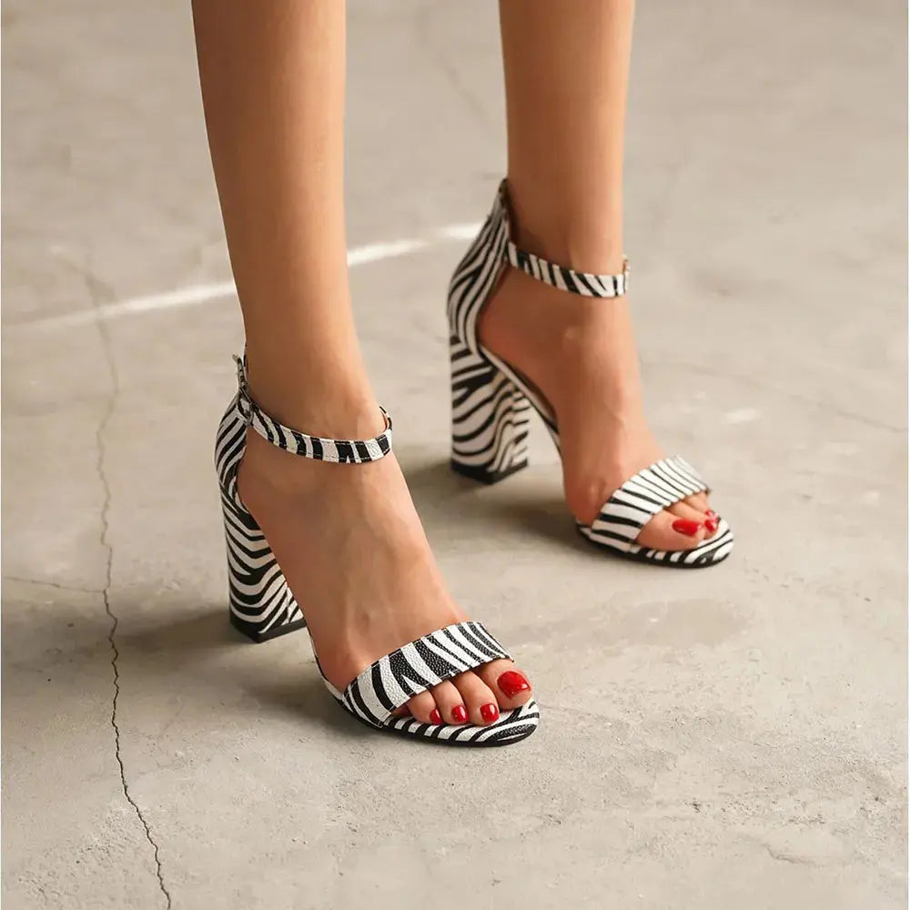 Zebra Tek Bant Kalın Topuklu Ayakkabı MA-030